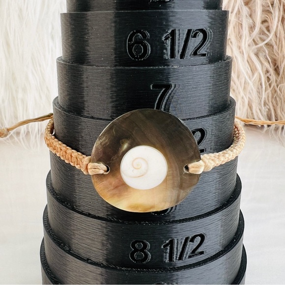 Bohemian surfer chic, shell accent, adjustable bracelet - Picture 3 of 4